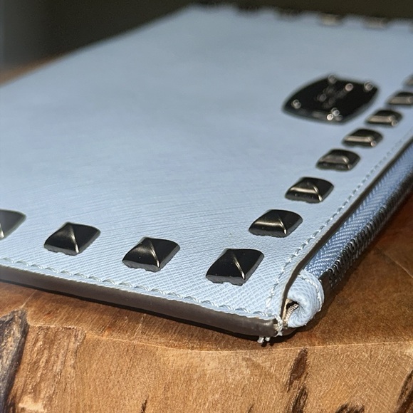 *NWOT - HTF COLOR* MICHAEL KORS Studded Saffiano Leather Clutch - Picture 5 of 10